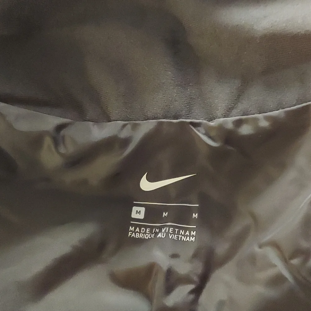 Nike - Picture 12 of 14